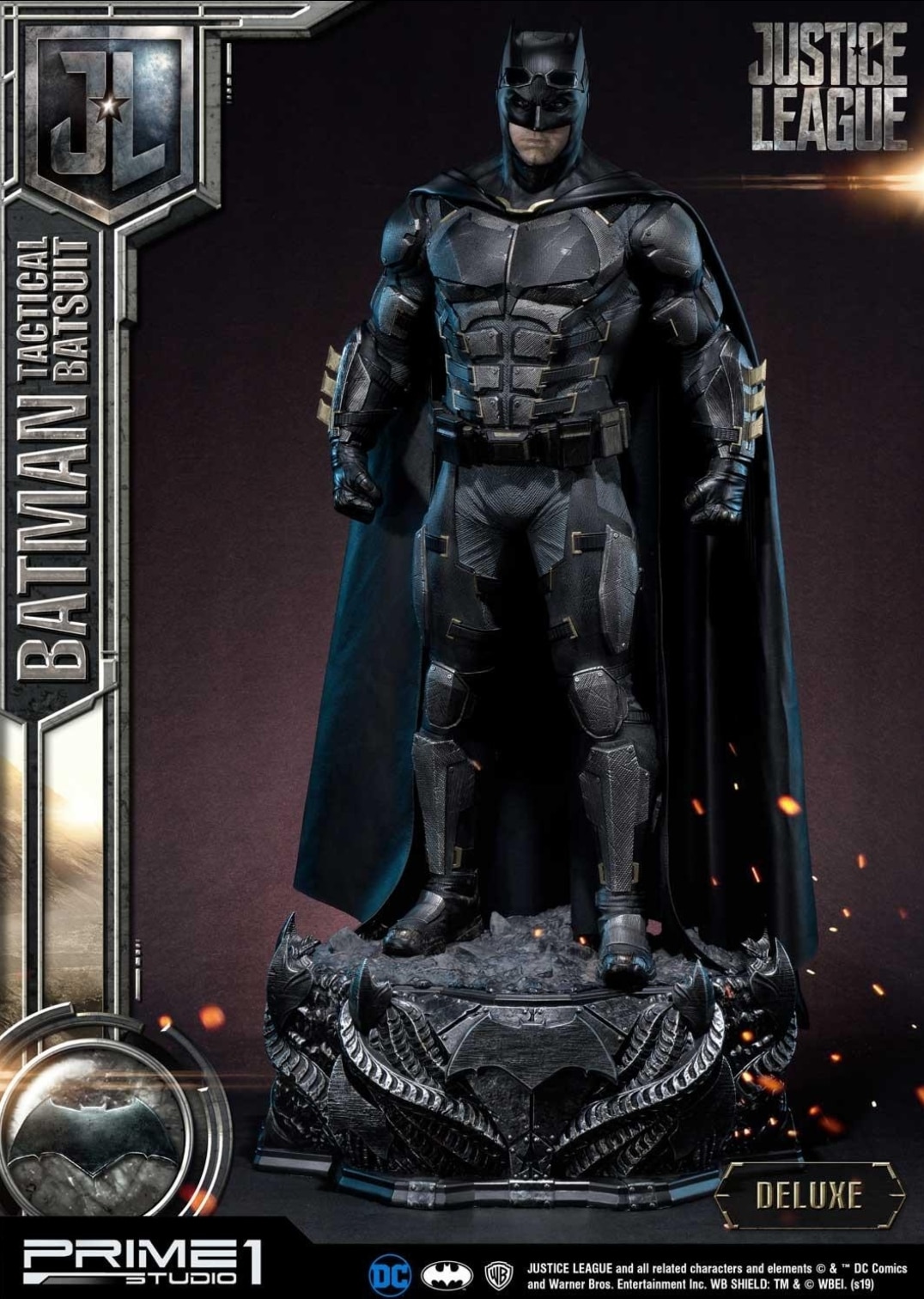 Justice League: Batman Tactical Suit 1/3 Scale Statue