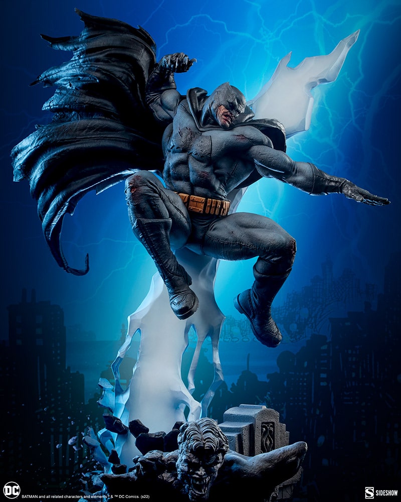 Batman The Dark Knight Returns Premium Format Figure