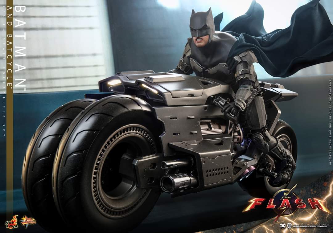 Hot Toys Batman And Batcycle Figure Set Limited Collectible