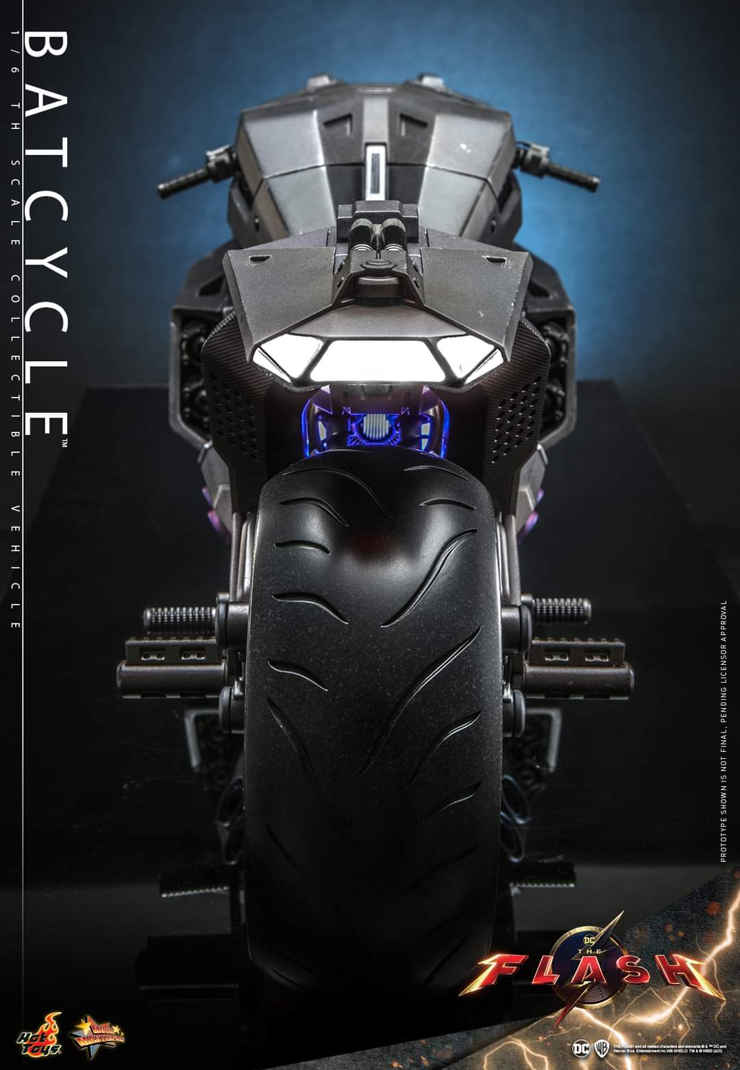 Hot Toys Batcycle Figure Sixth Scale Vehicle Limited DC Comics Collectible