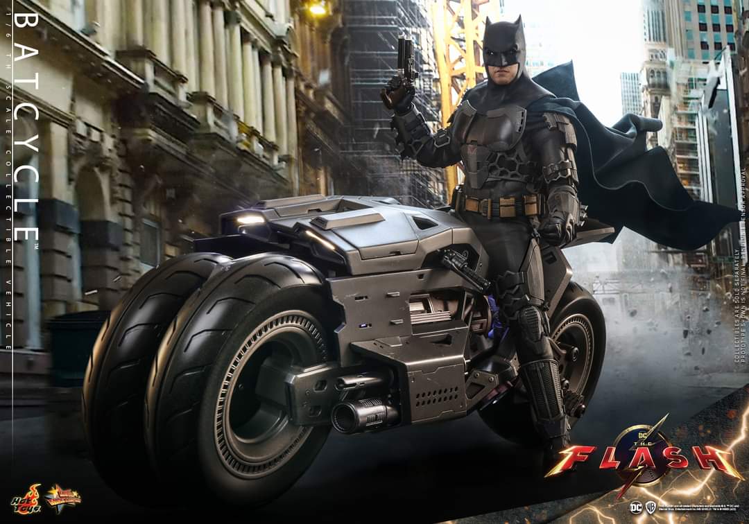 Hot Toys Batcycle Figure Sixth Scale Vehicle Limited DC Comics Collectible
