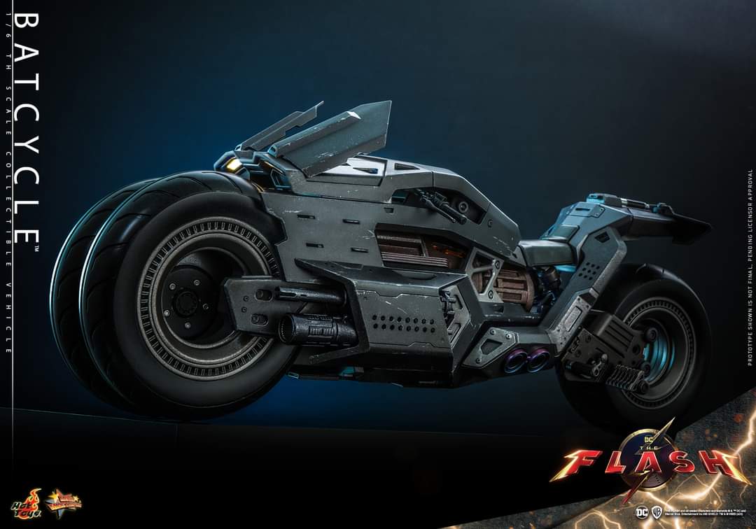 Hot Toys Batcycle Figure Sixth Scale Vehicle Limited DC Comics Collectible