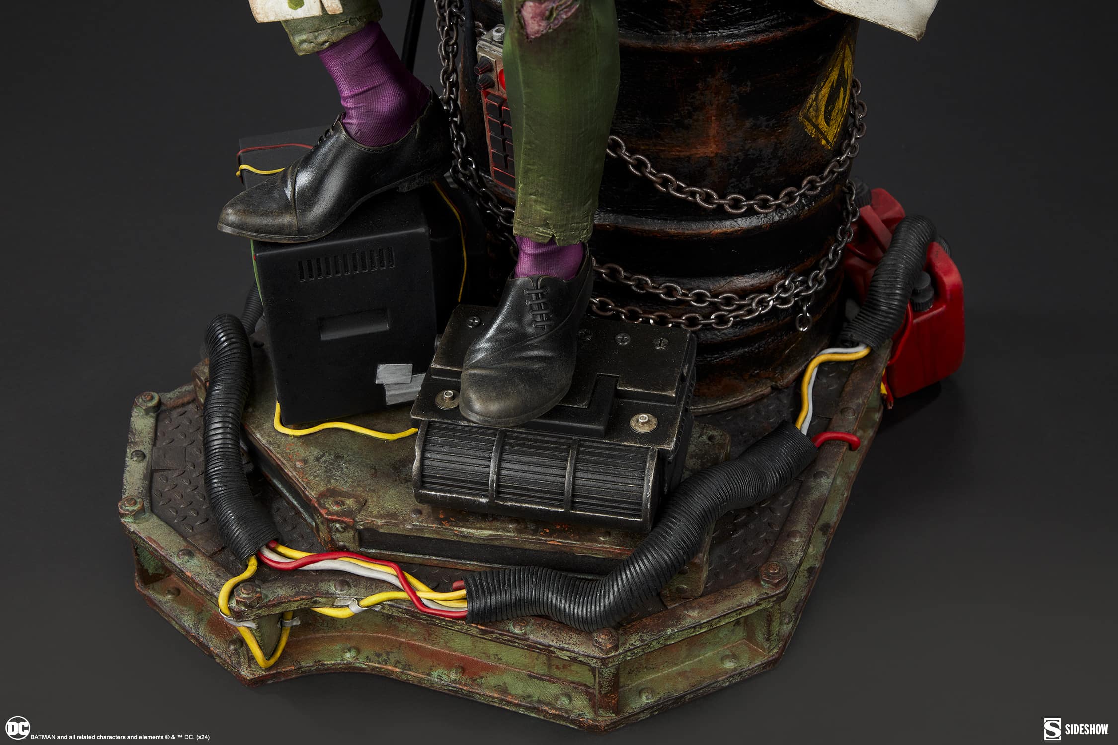 sideshow-collectibles-dc-comics-riddler-premium-format-figure-gallery-672a8a4ac1592